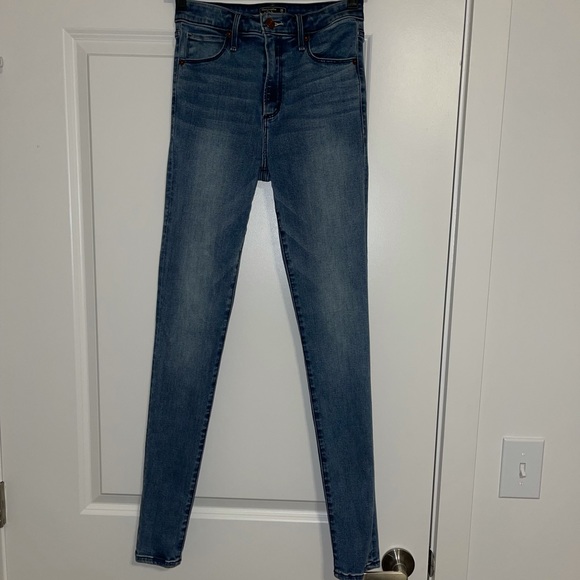 Abercrombie and Fitch medium wash jeans - Picture 2 of 5
